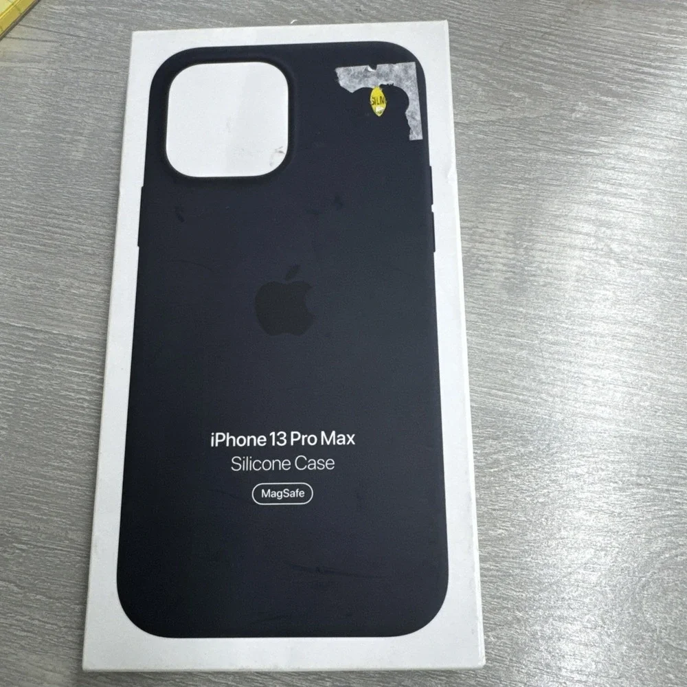 Apple - iPhone 13 Pro Max Silicone Case with MagSafe - Midnight NEW!!